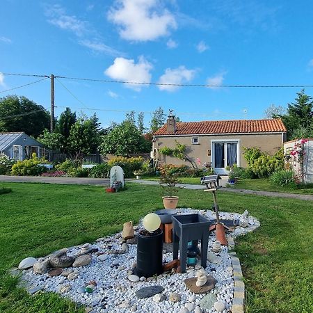 Brigitte Et Franck Bed and Breakfast Triaize Exteriör bild